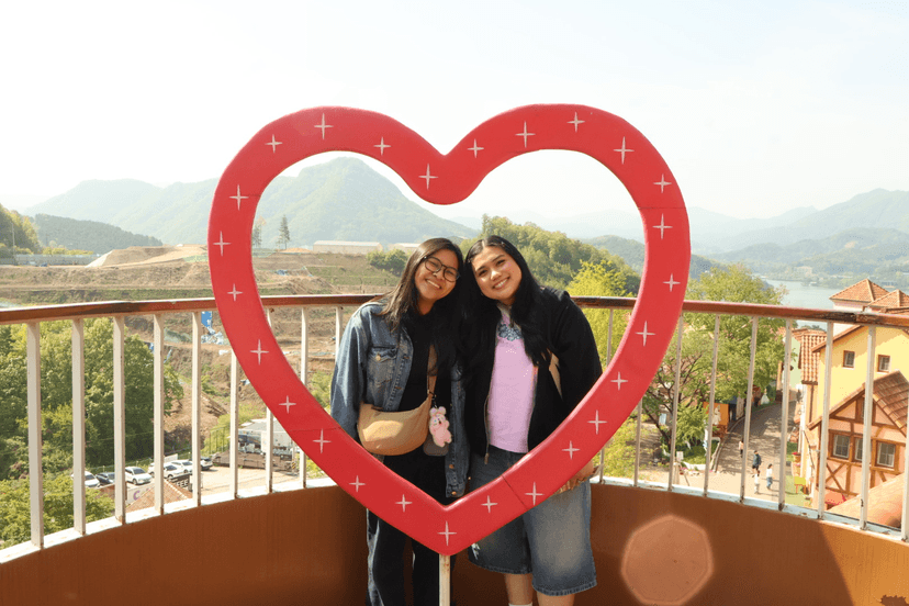 Ro and Lara smiling together